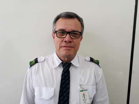 Foto de Paulo Roberto Machado com uniforme da empresa