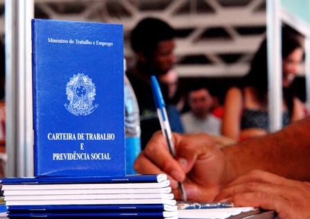 Para se evitar aglomerações, as rescisões no sindicato devem ser agendadas com antecedência, por telefone.